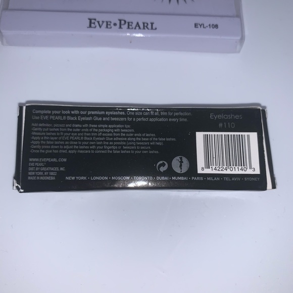 NIP Pack of 4 plastic false lashes black color - Picture 4 of 4